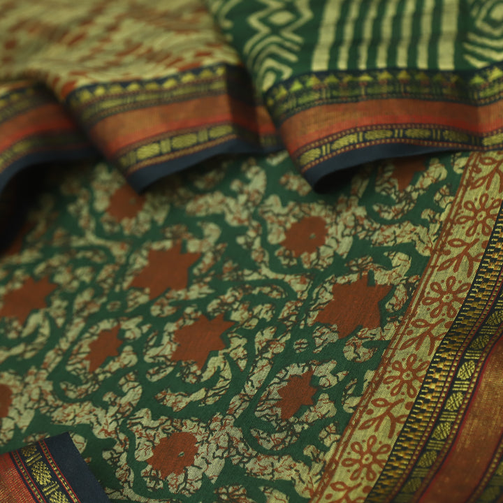 जीनत Peel Orange Floral Printed Mangalgiri Hem Work Cotton Suit Set