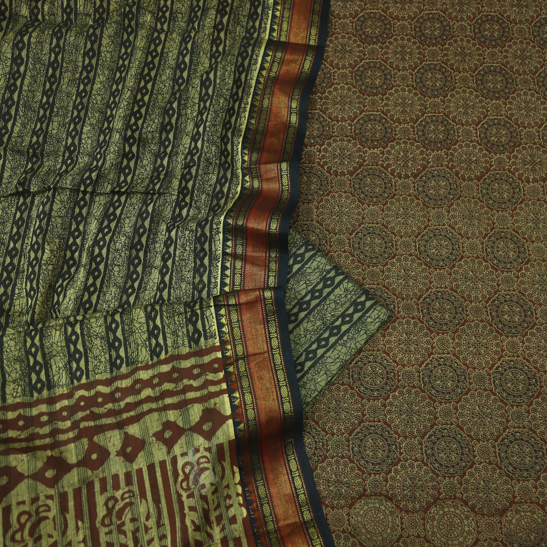 हीरल Barn Red Ajrak Printed Mangalgiri Hem Work Cotton Suit Set