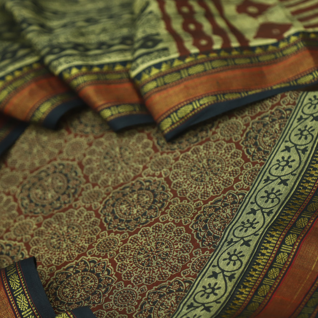 हीरल Barn Red Ajrak Printed Mangalgiri Hem Work Cotton Suit Set