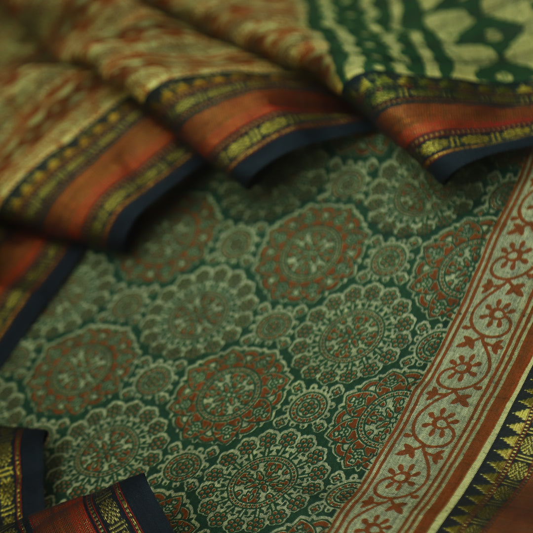 हीरल Grass Green Ajrak Printed Mangalgiri Hem Work Cotton Suit Set
