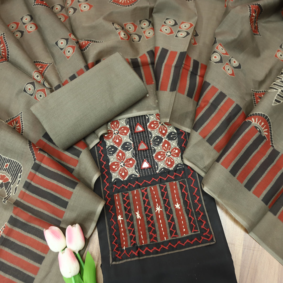 Rashi Black Kutch Yoke with Mirror Work Glazed Cotton Set