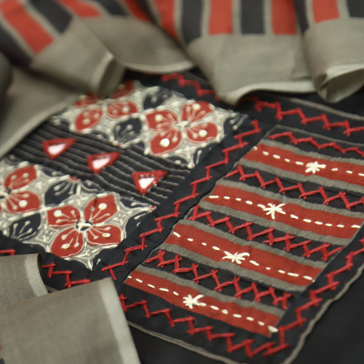 Rashi Black Kutch Yoke with Mirror Work Glazed Cotton Set