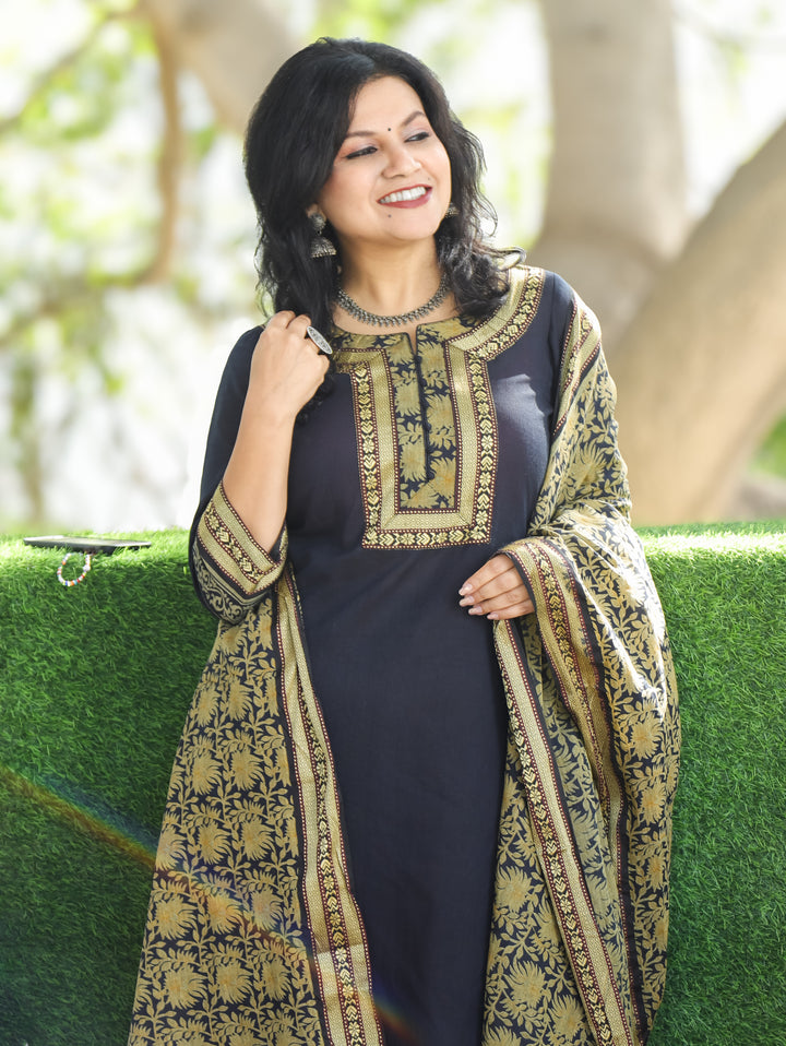 Saaniya Black Round Neck Potli Button Mangalgiri Patch South Cotton 3 Piece Set