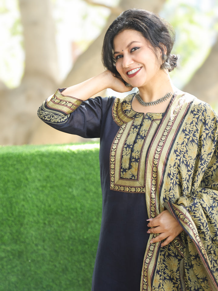 Saaniya Black Round Neck Potli Button Mangalgiri Patch South Cotton 3 Piece Set