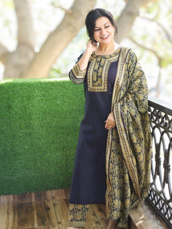 Saaniya Black Round Neck Potli Button Mangalgiri Patch South Cotton 3 Piece Set