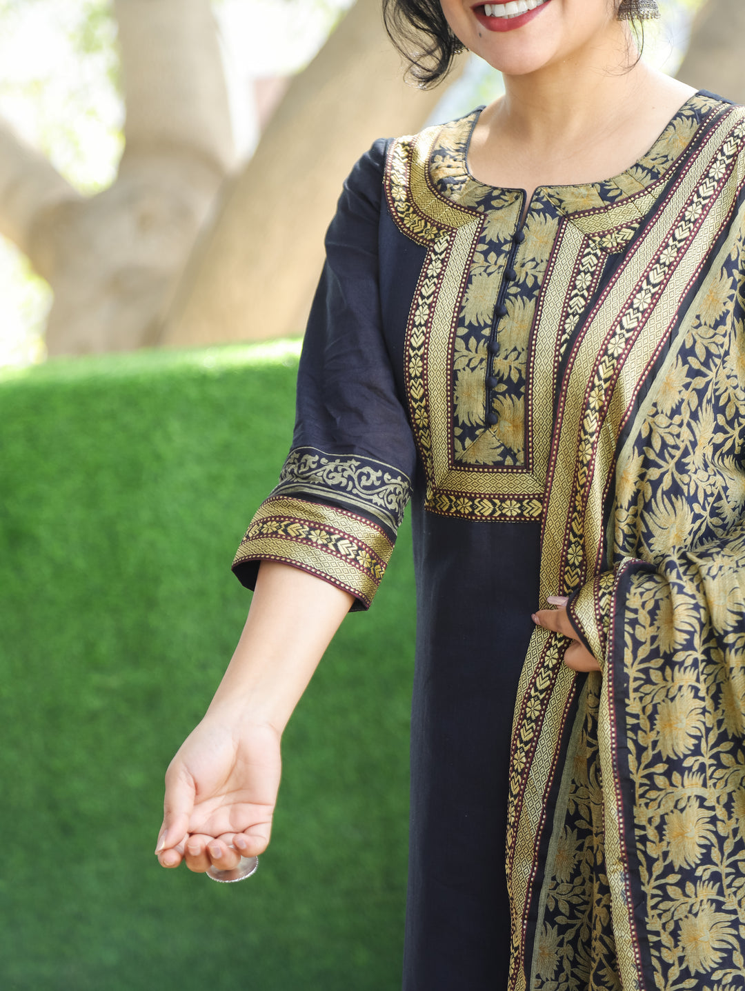 Saaniya Black Round Neck Potli Button Mangalgiri Patch South Cotton 3 Piece Set