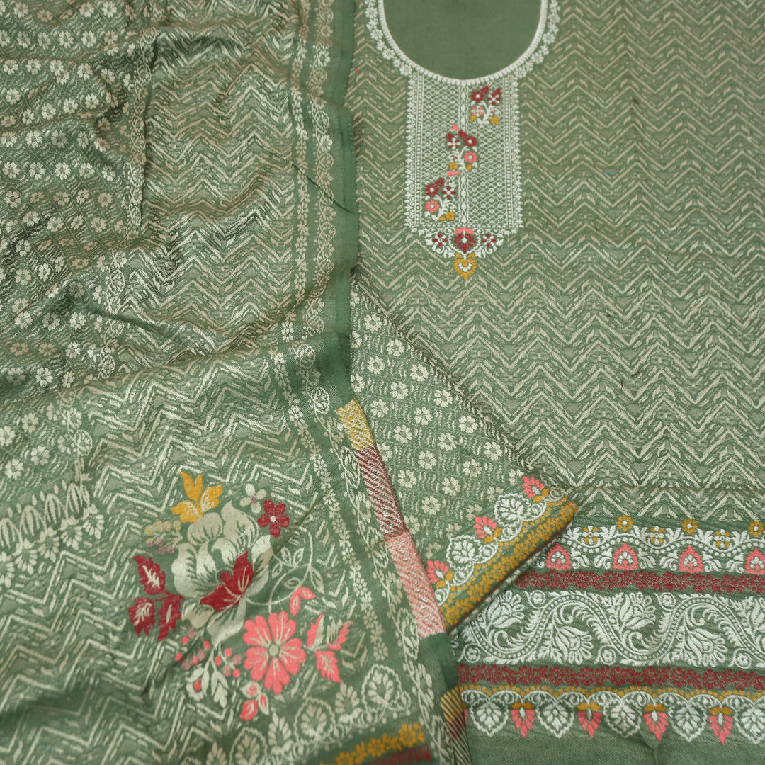 महारानी Dark Green All Over Zari Weaved in Semi Pashmina Winter Suit Set