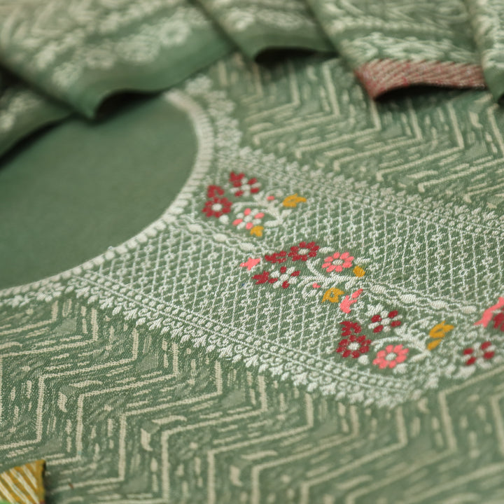 महारानी Dark Green All Over Zari Weaved in Semi Pashmina Winter Suit Set