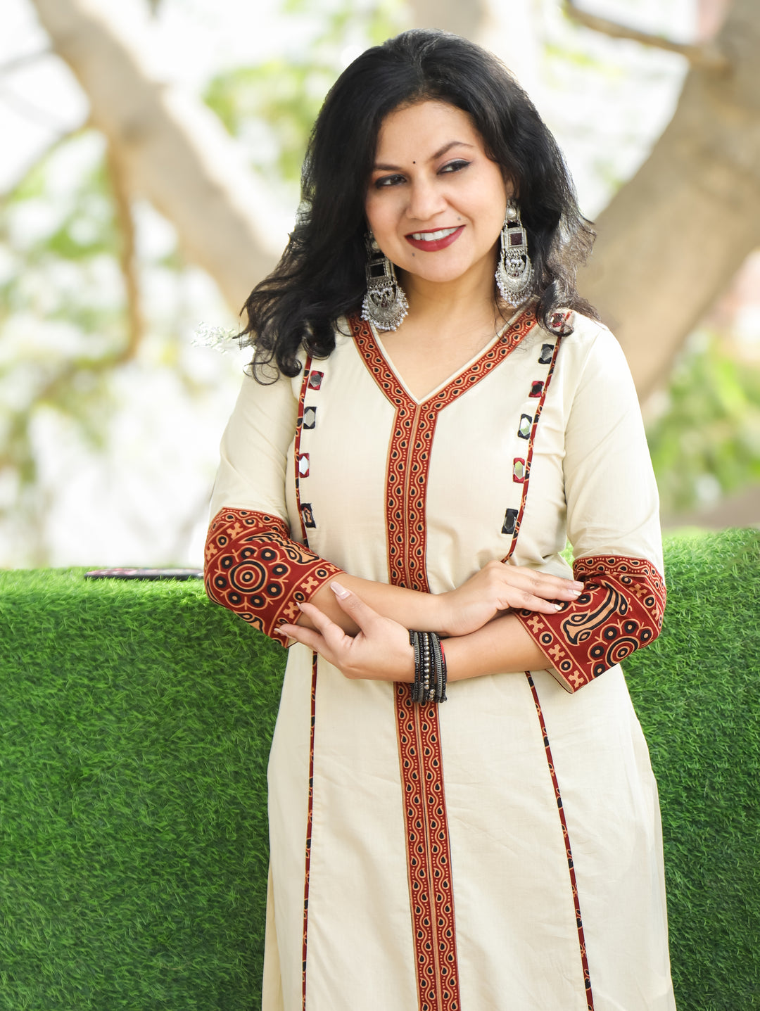 Aproova Shell White V Neck Patch in Panel Style with Mirror Work Cotton Kurti