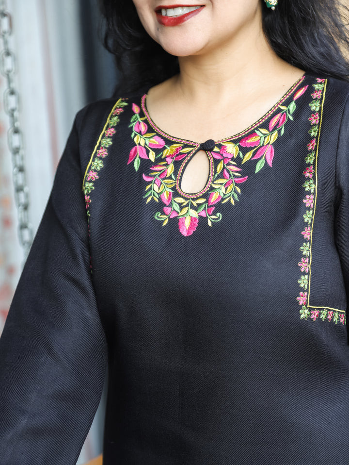 छाया Ebony Black Embroidered Keyhole Neck Semi Pashmina Winter Kurti