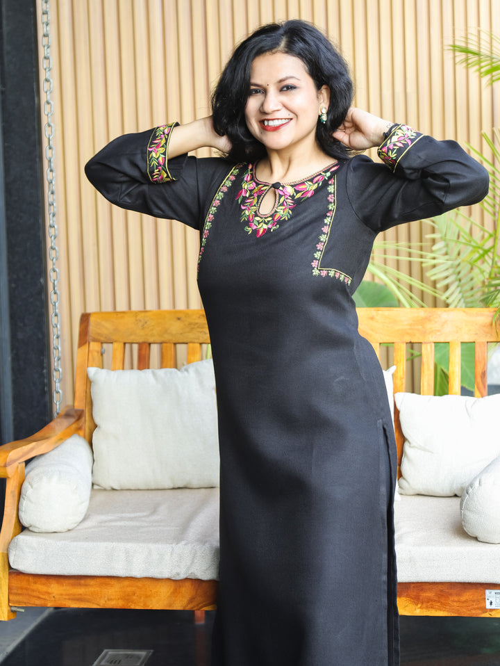 छाया Ebony Black Embroidered Keyhole Neck Semi Pashmina Winter Kurti