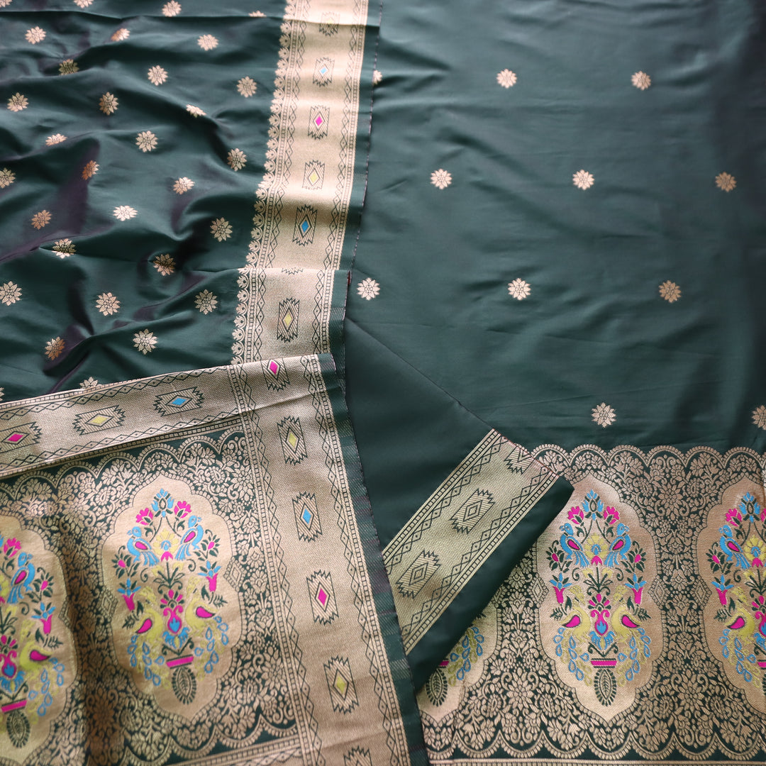 Saarthi Sacramento Green Banarasi Jacquard Weaved Hemline Paithani Silk Set