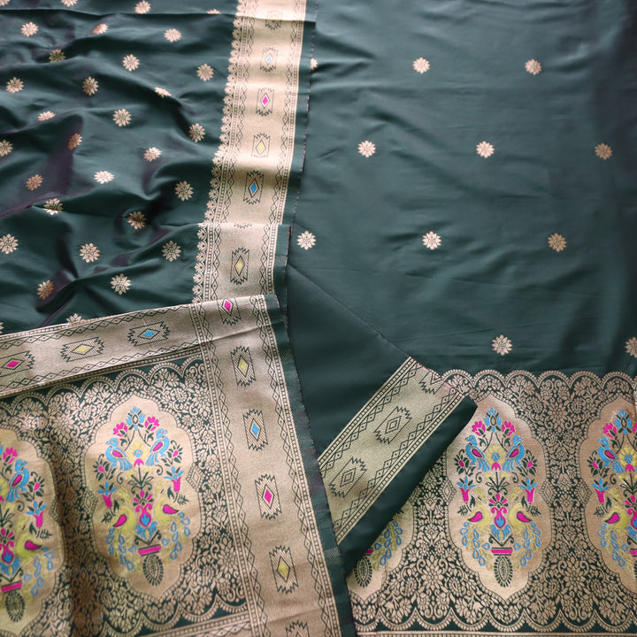 Saarthi Sacramento Green Banarasi Jacquard Weaved Hemline Paithani Silk Set
