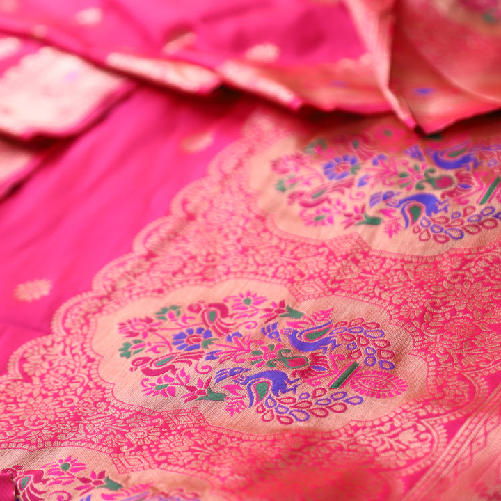 Saarthi Bright Pink Banarasi Jacquard Weaved Hemline Paithani Silk Set