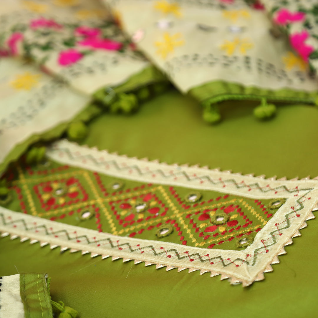 Phoolkumari Parrot Green Mirror In Front with Patch Glazed Cotton Set