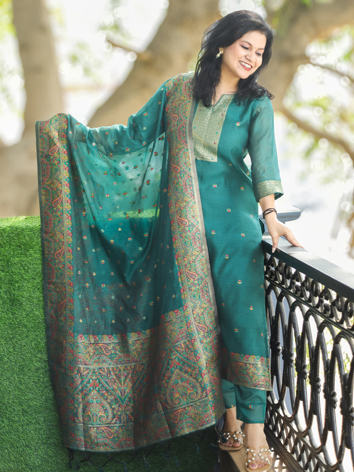 Saheli Emerald Green Round Neck in Jamdani Kashmiri Inspired Chanderi 3 Piece Set