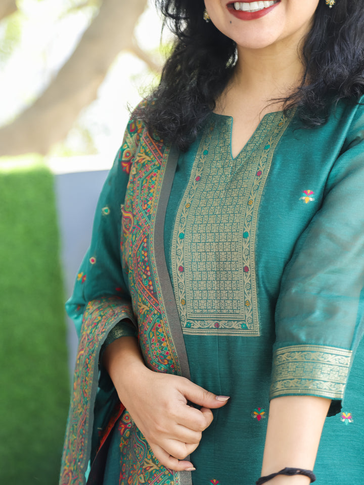 Saheli Emerald Green Round Neck in Jamdani Kashmiri Inspired Chanderi 3 Piece Set