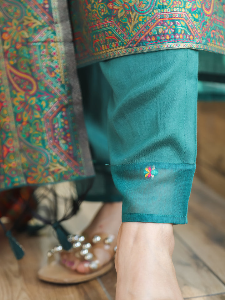 Saheli Emerald Green Round Neck in Jamdani Kashmiri Inspired Chanderi 3 Piece Set