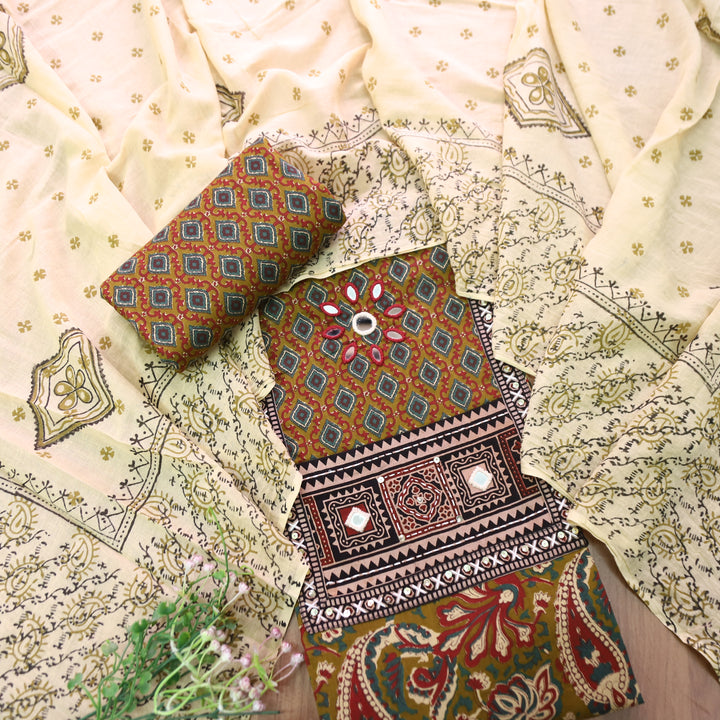 Manruvi Mustard Yellow Kutch Mirror Kalamkari Printed Cotton Set