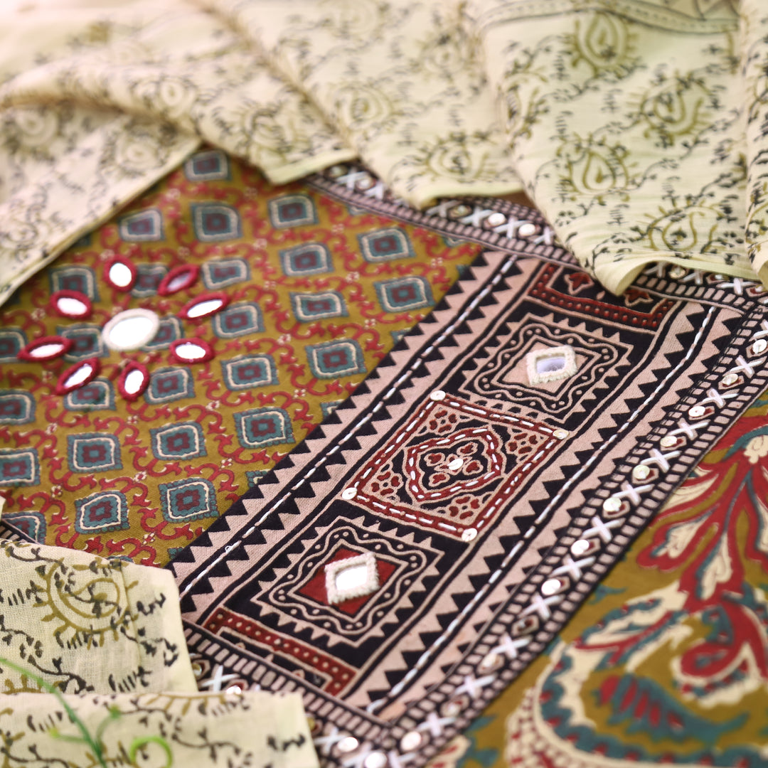Manruvi Mustard Yellow Kutch Mirror Kalamkari Printed Cotton Set