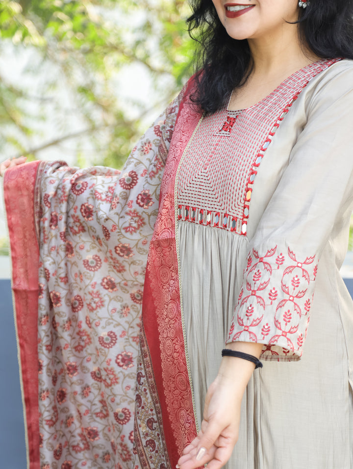 Masakkali Chrome Grey Thread Work Mirror in Front Gathered Roman Silk 3 Piece Set