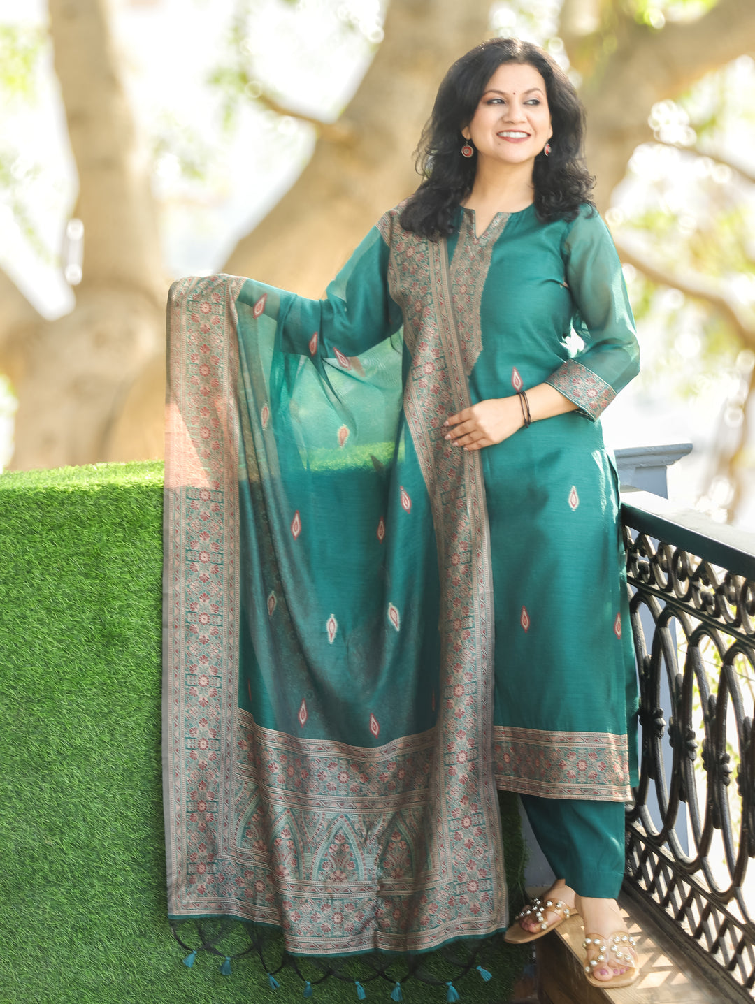 Rupali Emerald Green Round Neck in Jamdani Kashmiri Inspired Chanderi 3 Piece Set