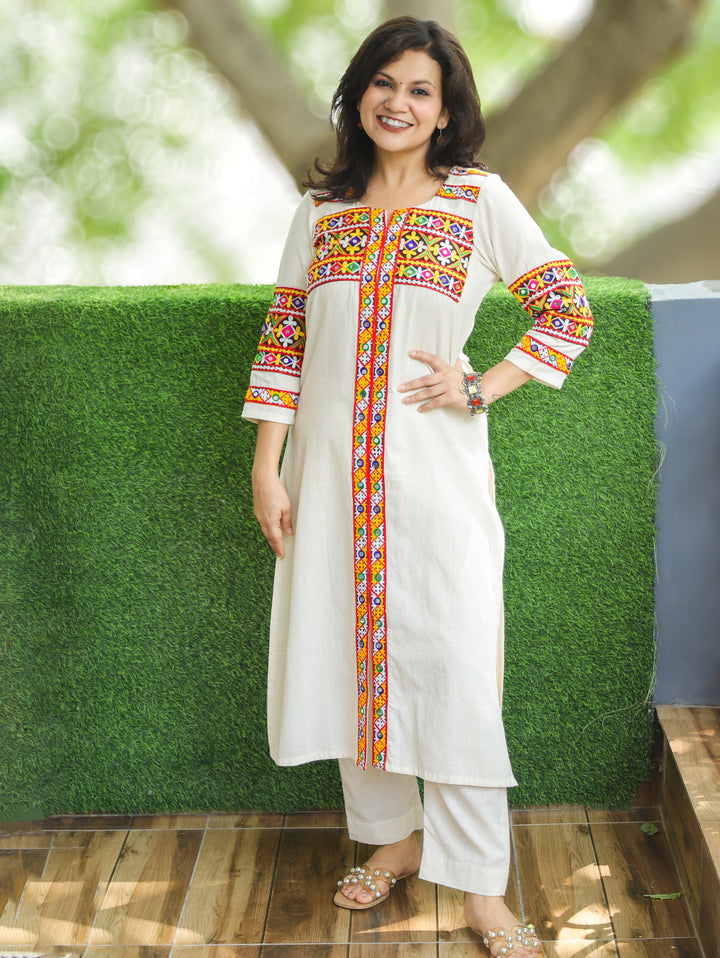 Naavali White Kutchi Mirror and Thread Embroidered Cotton Kurti