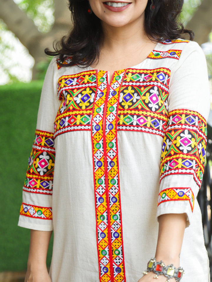 Naavali White Kutchi Mirror and Thread Embroidered Cotton Kurti