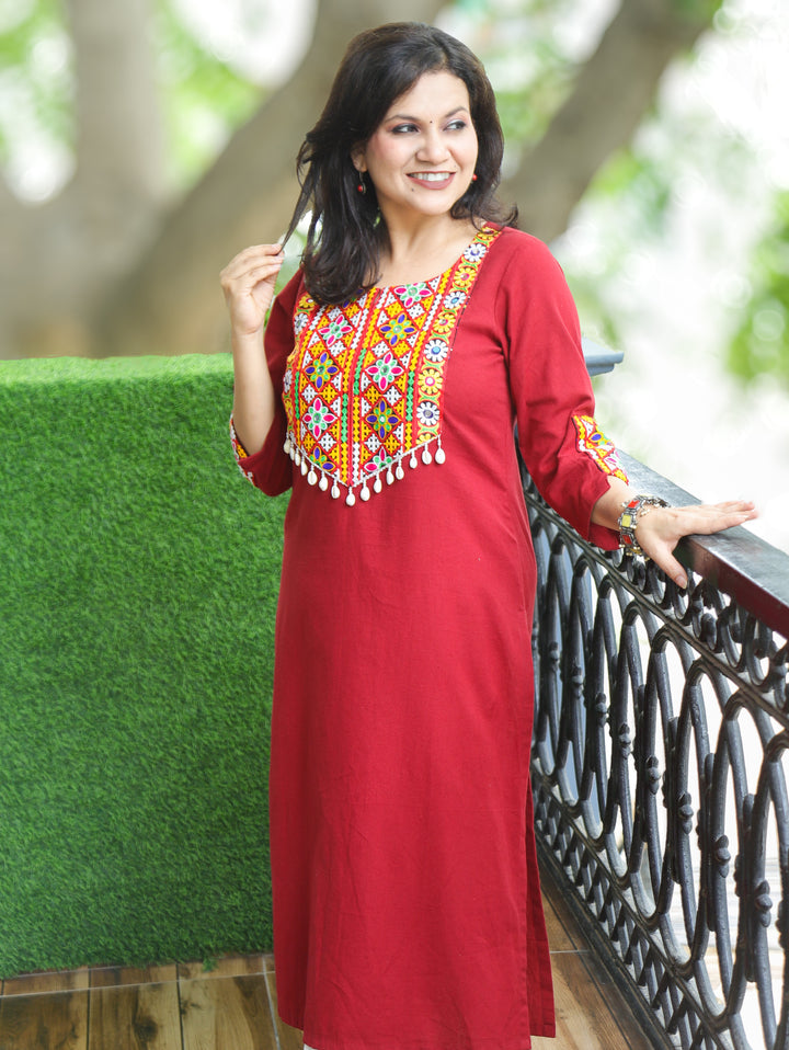 Naavali Berry Pink Kutchi Mirror Embroidered Yoke Cotton Kurti