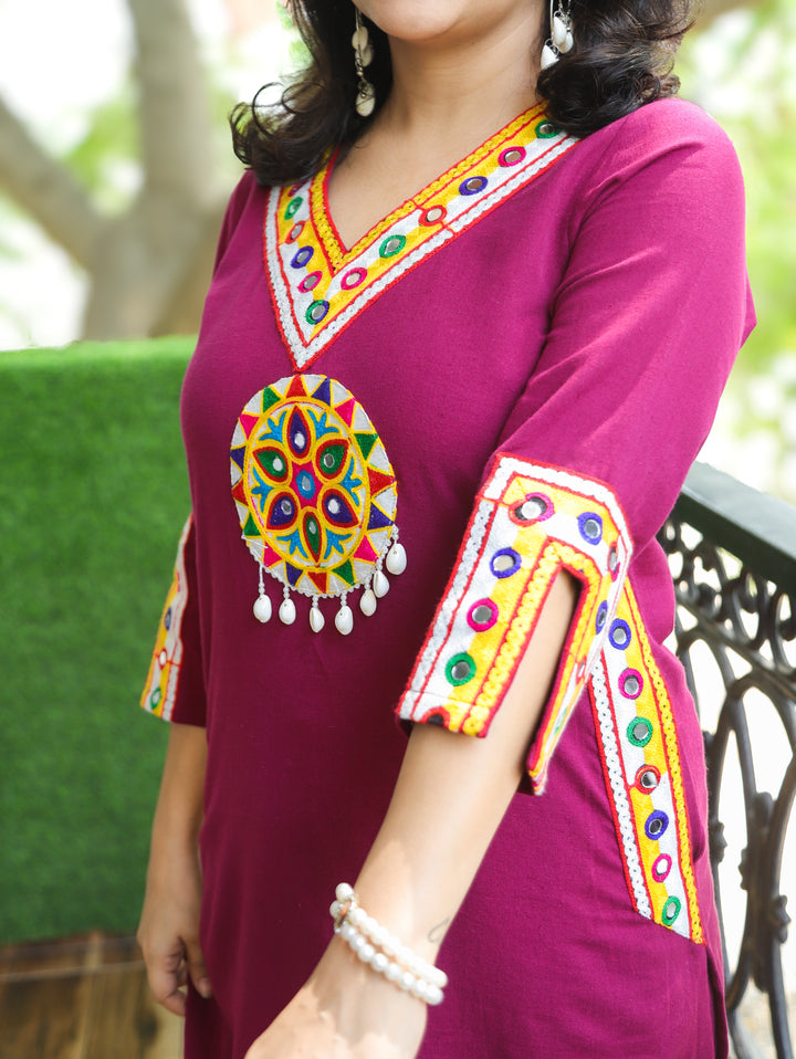Naavali Jamuni Purple Kutchi Mirror Embroidered V Neck Cotton Kurti