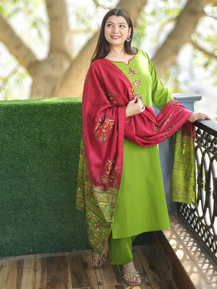 Roohi Grass Green Round Applique Patch Neck and Sleeve Cotton 3 Piece Set