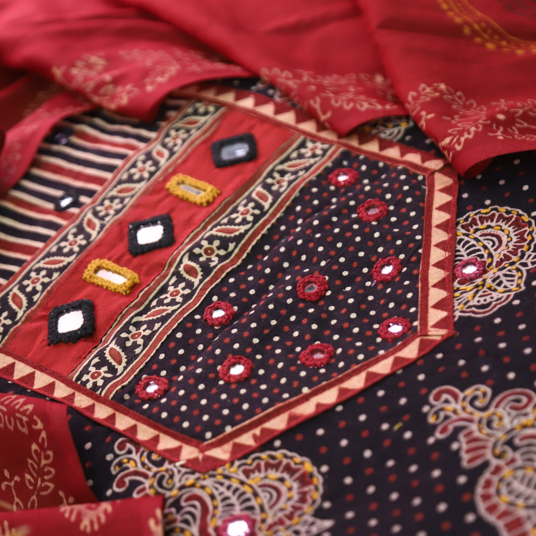 Manuvi Onxy Black Mirror Kutch Work Ajrakh Printed Cotton Set