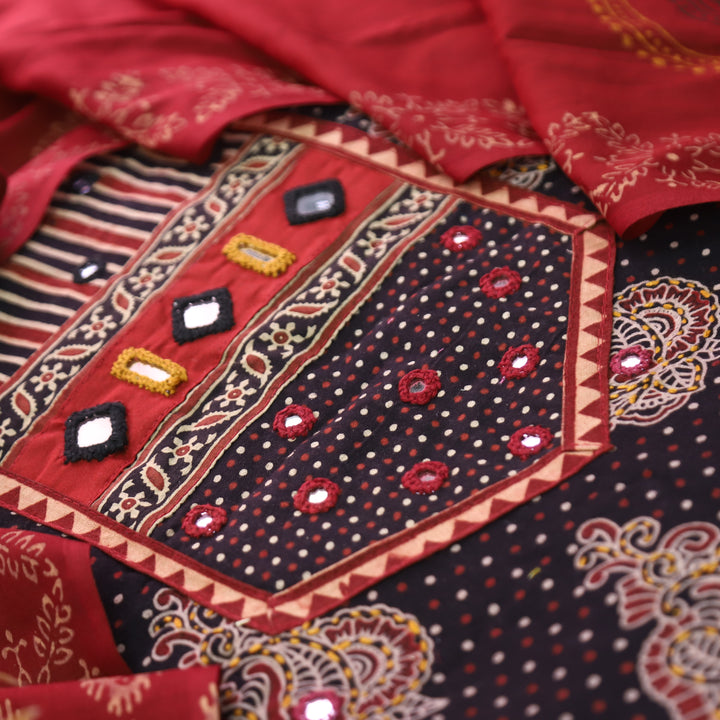 Manuvi Onxy Black Mirror Kutch Work Ajrakh Printed Cotton Set