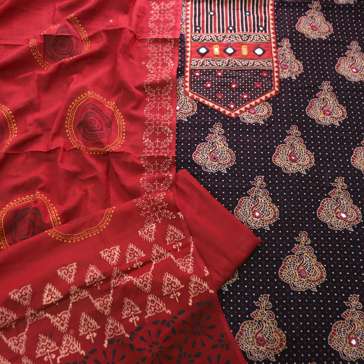Manuvi Onxy Black Mirror Kutch Work Ajrakh Printed Cotton Set