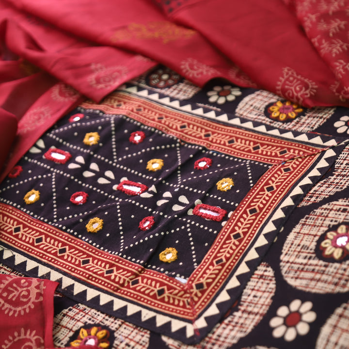 Rasuvi Ebony Black Mirror Kutch Yoke Work Ajrakh Printed Cotton Set