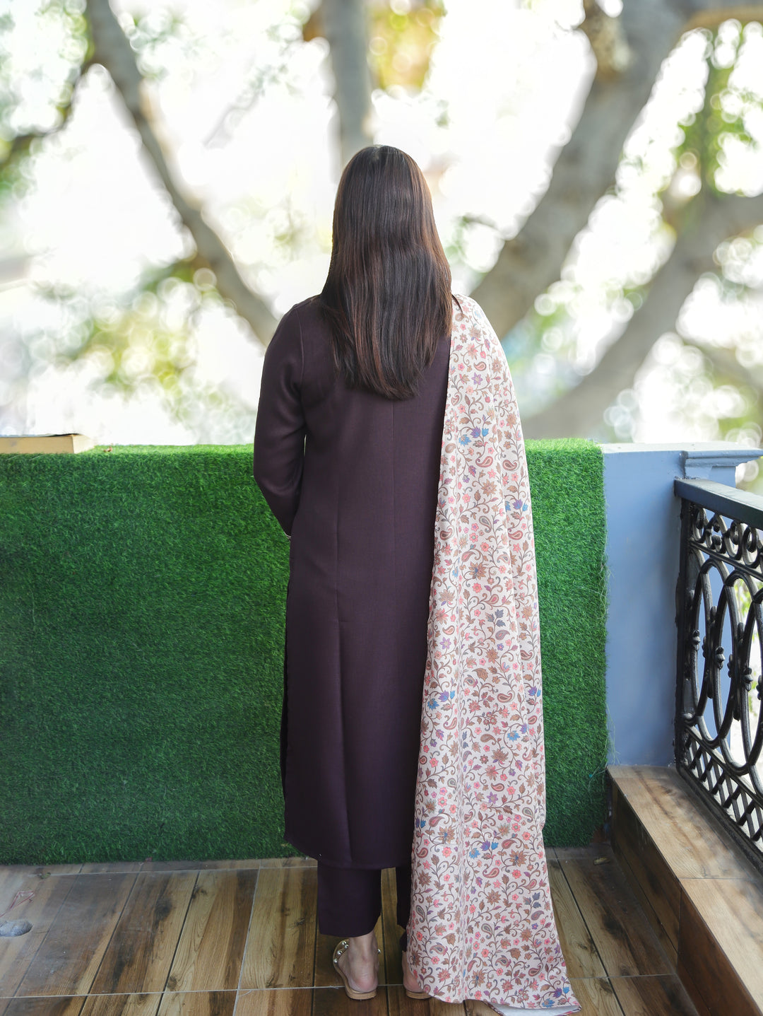 Ravli Dark Brown Round Neck Embroidered Neck Light Semi Pashmina 3 Piece Set