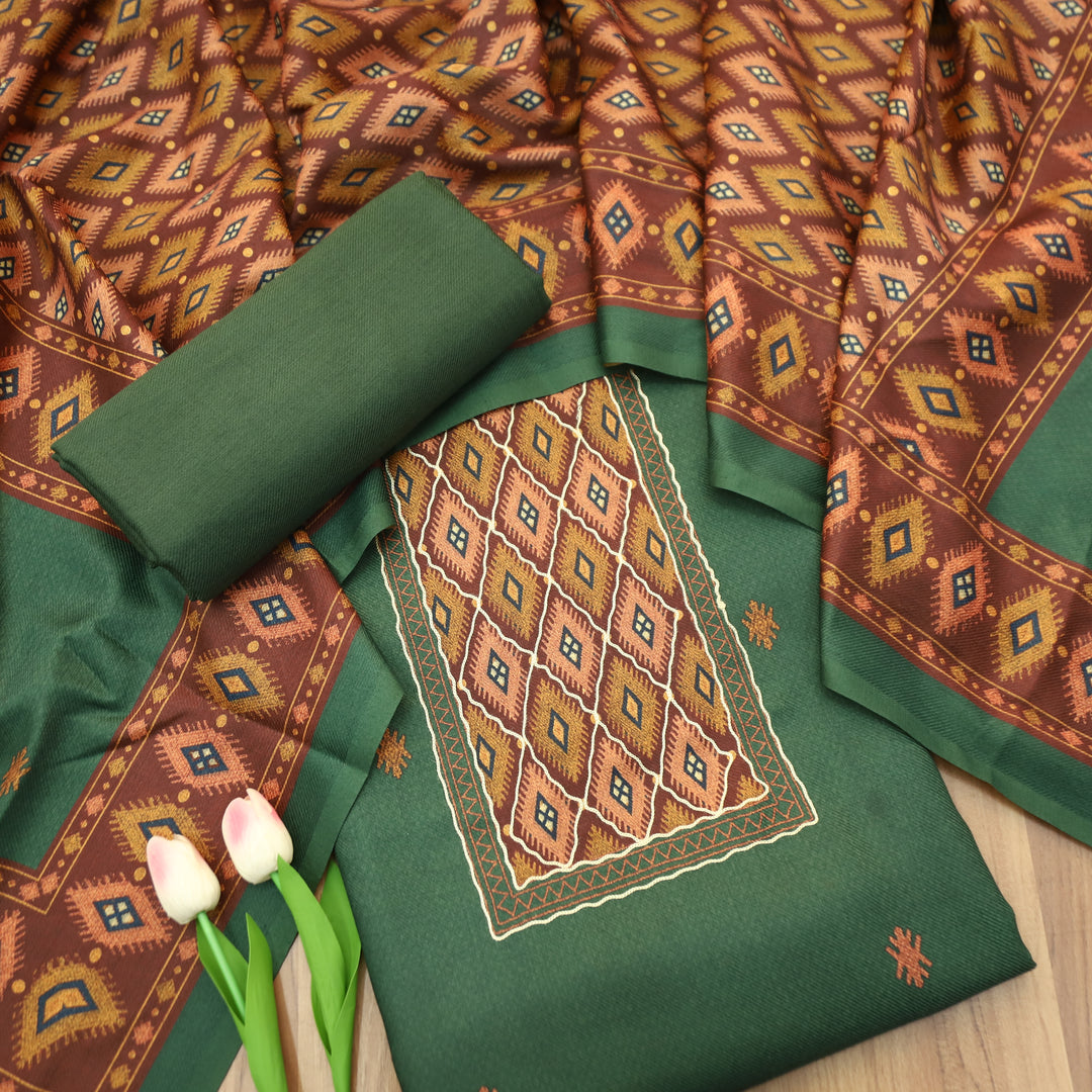 Sarvari Forest Green Thread Work Yoke Semi Pashmina Winter Set