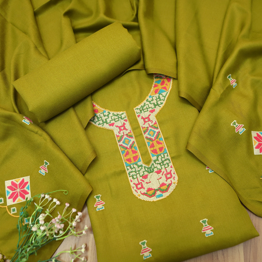Shanya Parrot Green Cross-Stitch Embroidery Semi Pasmina Winter Set
