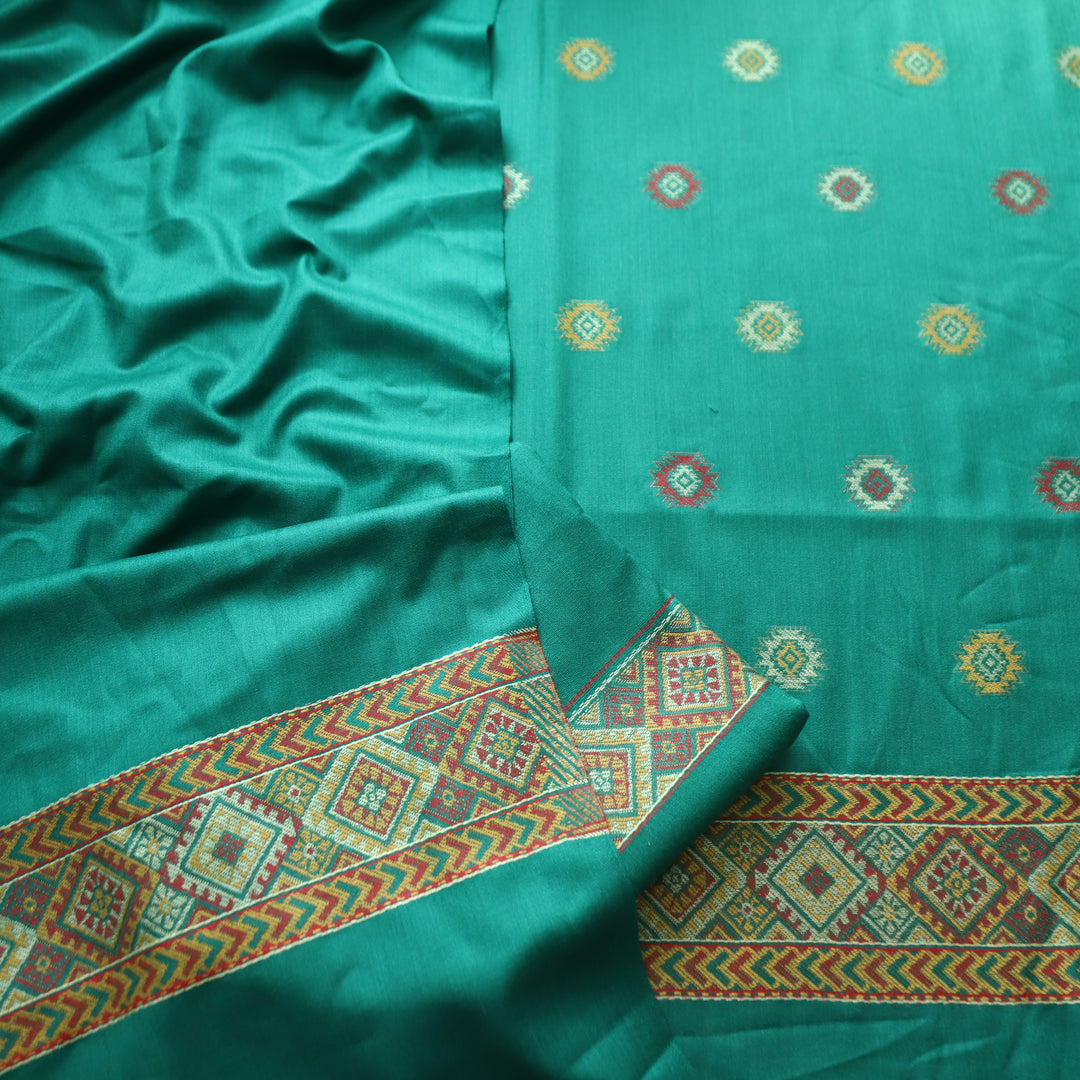 बेगमजान Bottle Green Enhanced with Thread Weaved Hem Semi Pashmina Winter Set