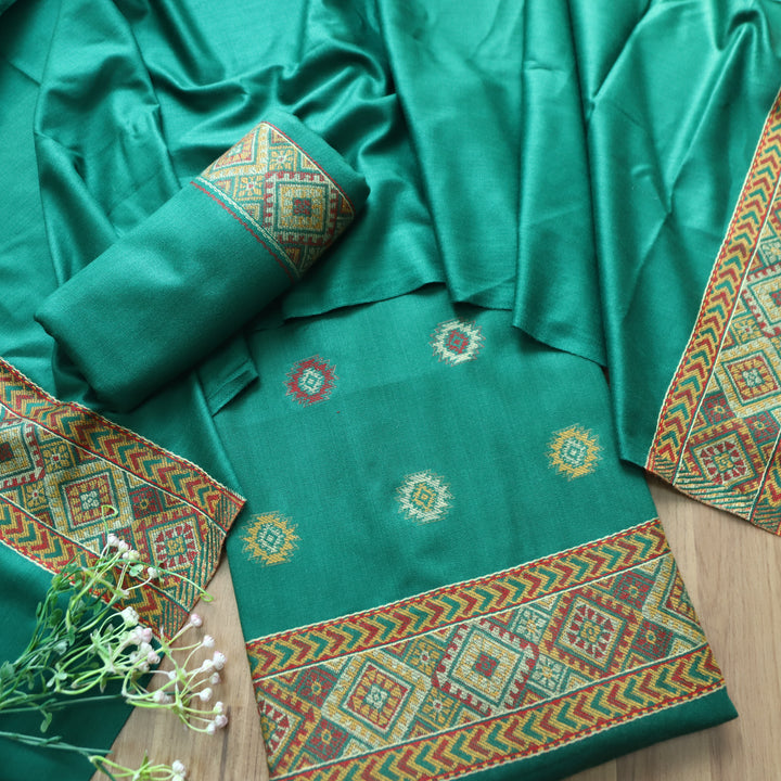 बेगमजान Bottle Green Enhanced with Thread Weaved Hem Semi Pashmina Winter Set