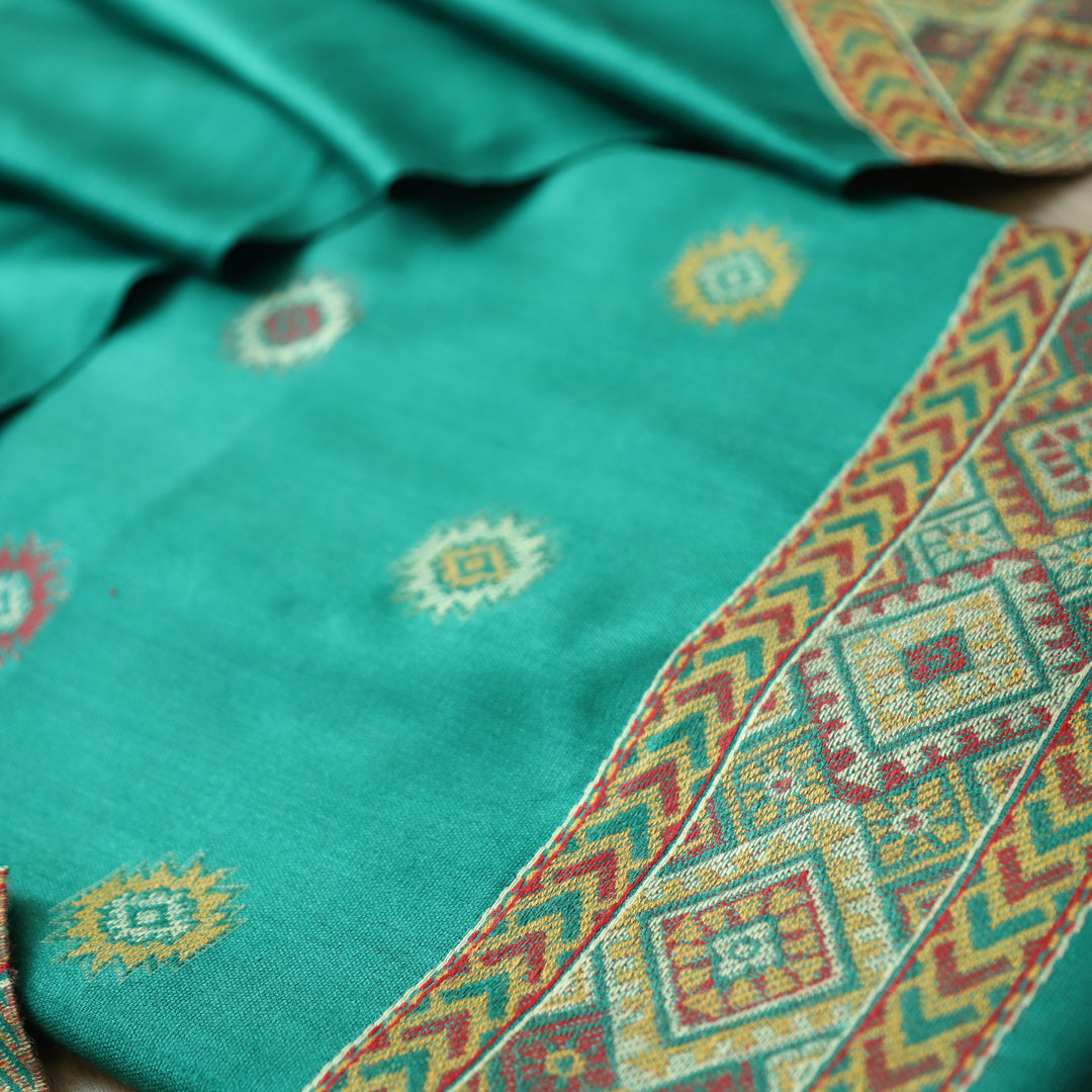 बेगमजान Bottle Green Enhanced with Thread Weaved Hem Semi Pashmina Winter Set