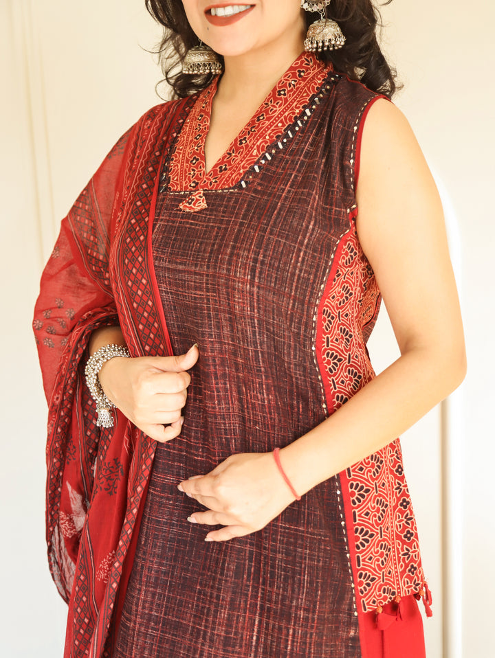Shambhavi Faded Black V Neck Brush Painted 3 Piece Set
