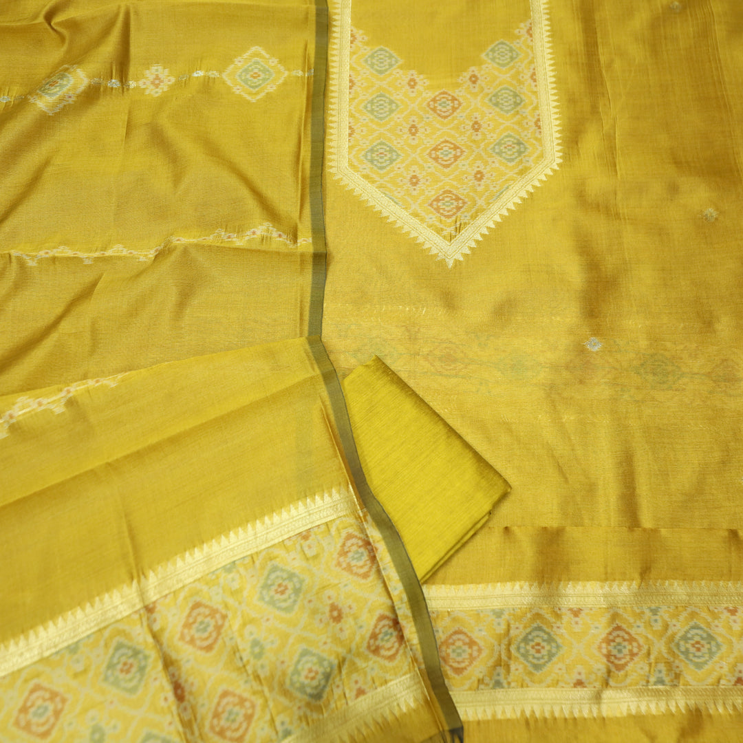 Rupali Turmeric Yellow Zari Weaved Maheswari Set