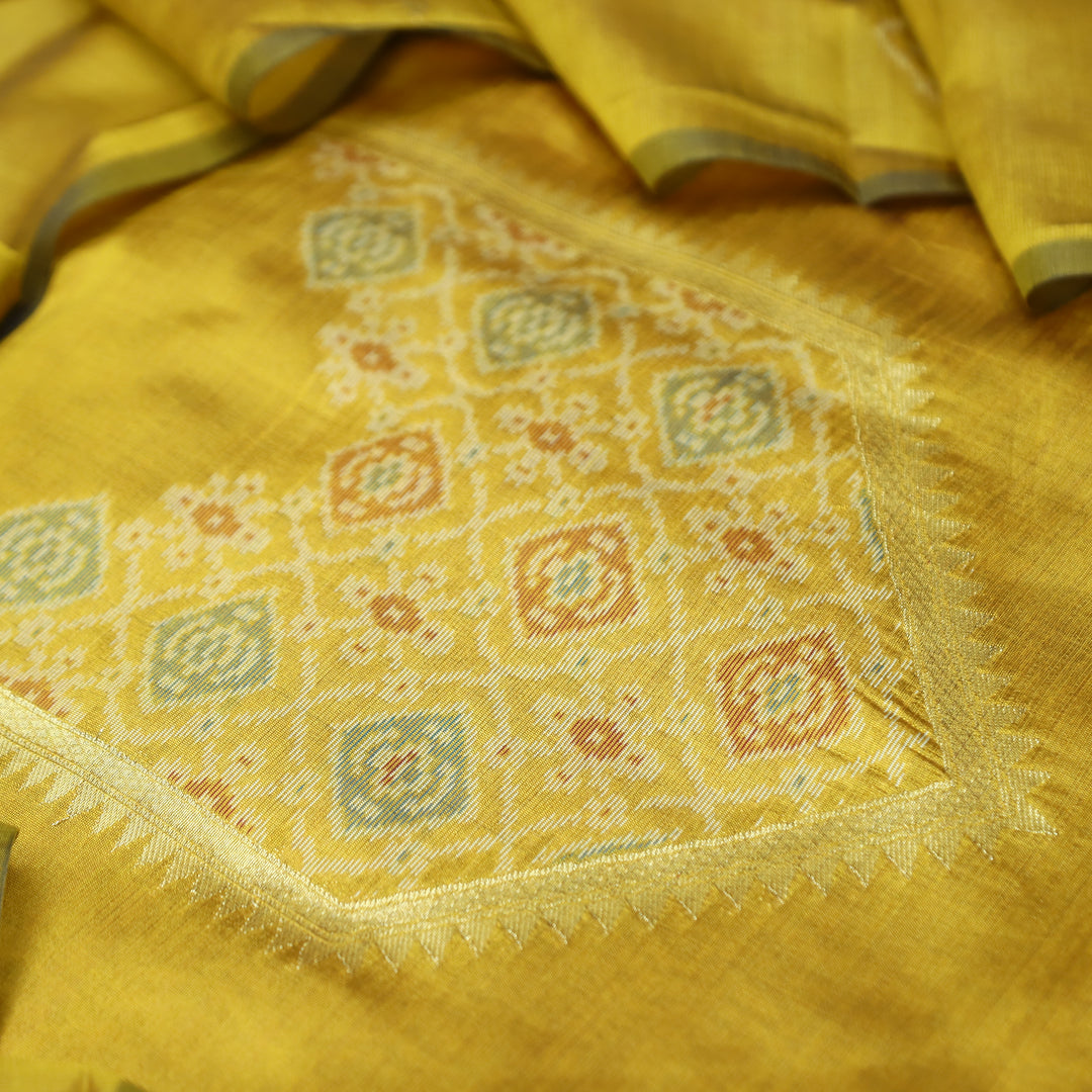 Rupali Turmeric Yellow Zari Weaved Maheswari Set