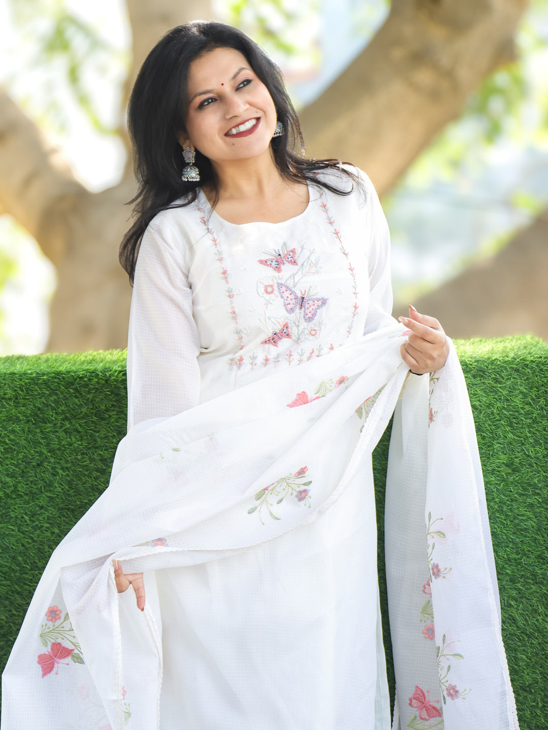 Barista Shell White Bird Embroidered Neck Work Kota Doriya 3 Piece Set