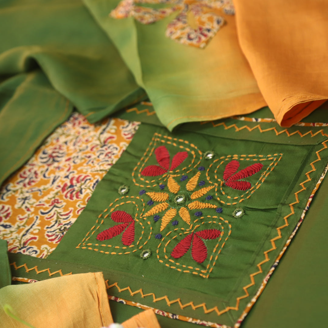 Pakkhi Forest Green Thread Work with Mirron in Kalamkari Print Yoke Glazed Cotton Set