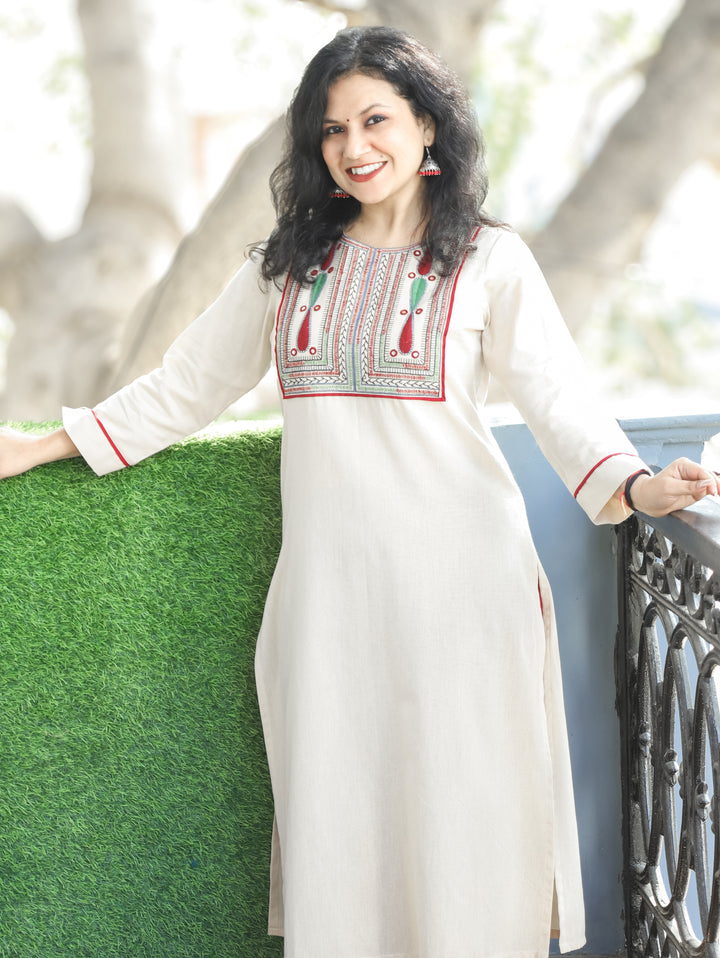 Chanda Shell White Thread Embroidered Neck Yoke Work Cotton Kurti