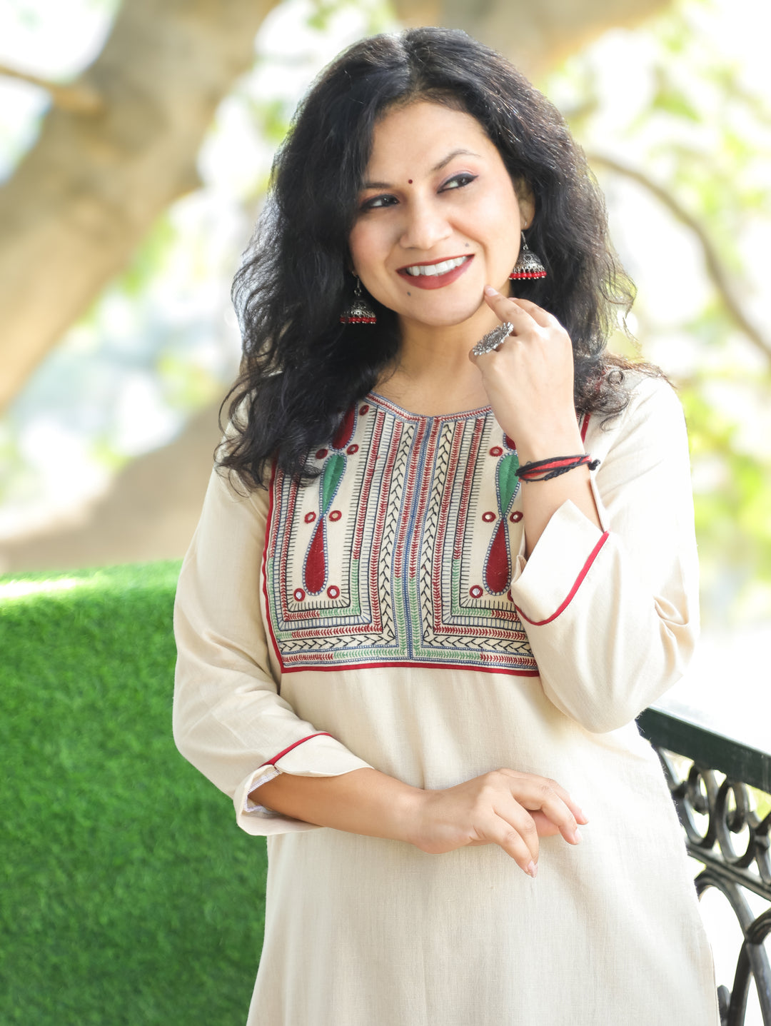 Chanda Shell White Thread Embroidered Neck Yoke Work Cotton Kurti