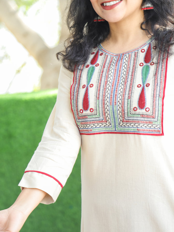 Chanda Shell White Thread Embroidered Neck Yoke Work Cotton Kurti