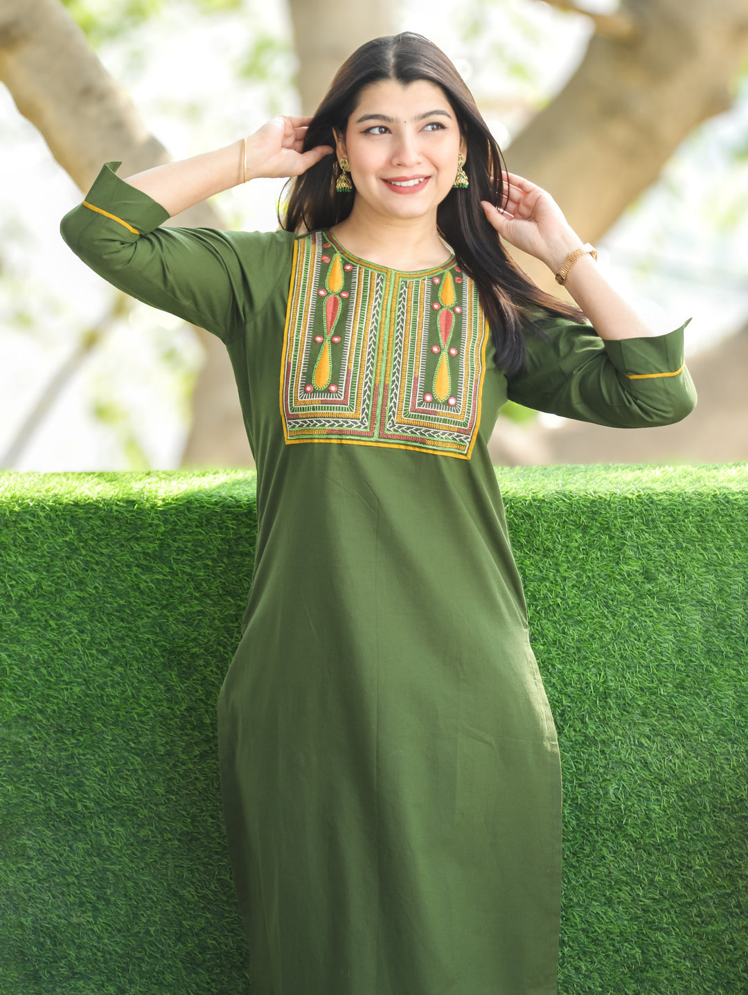 Chanda Forest Green Thread Embroidered Neck Yoke Work Cotton Kurti